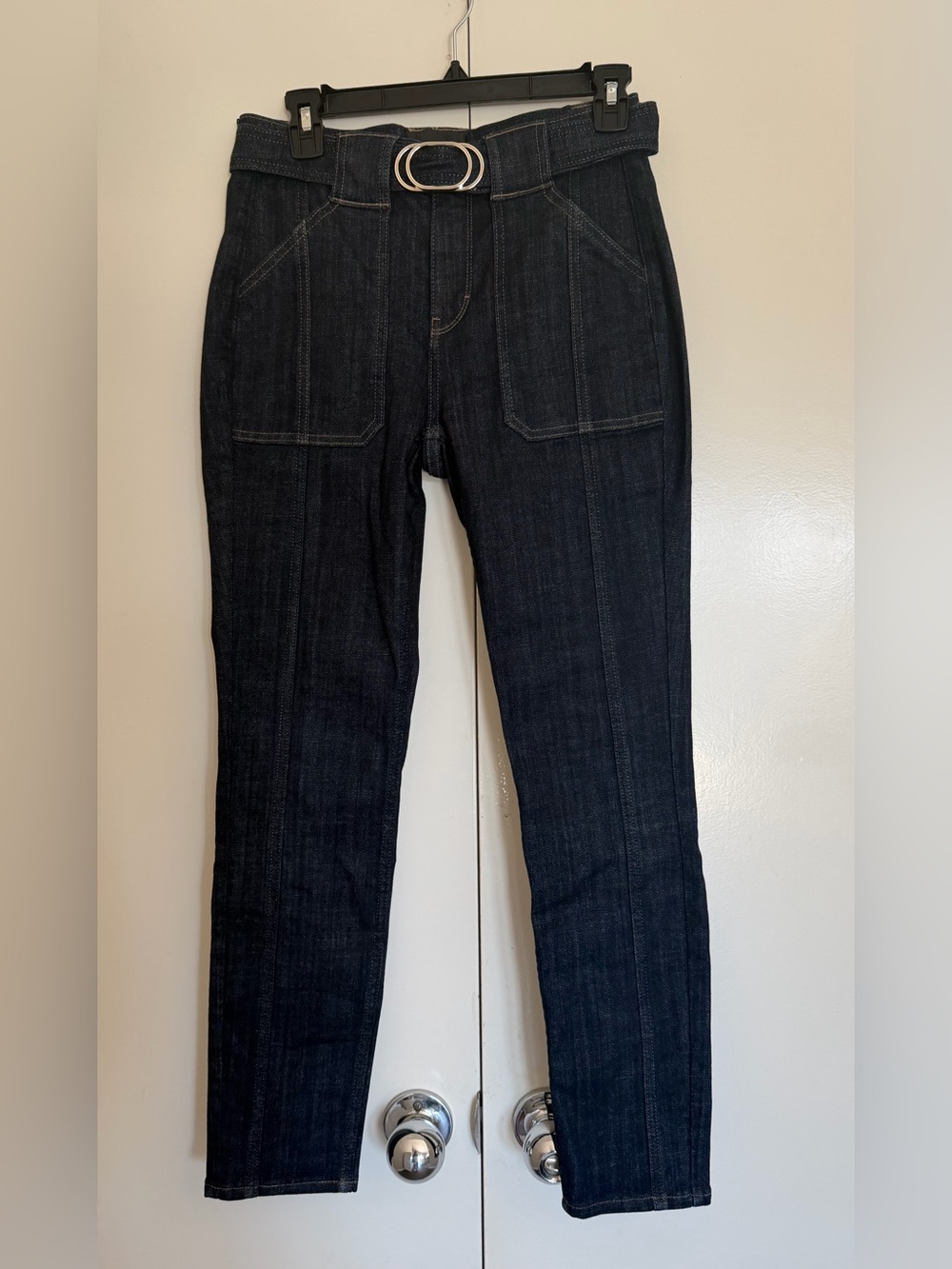 NEW White House Black Market Dark Wash Skinny Jeans with Belt size 2